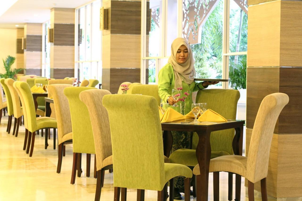 Lorin Syariah Solo Hotel Exterior photo