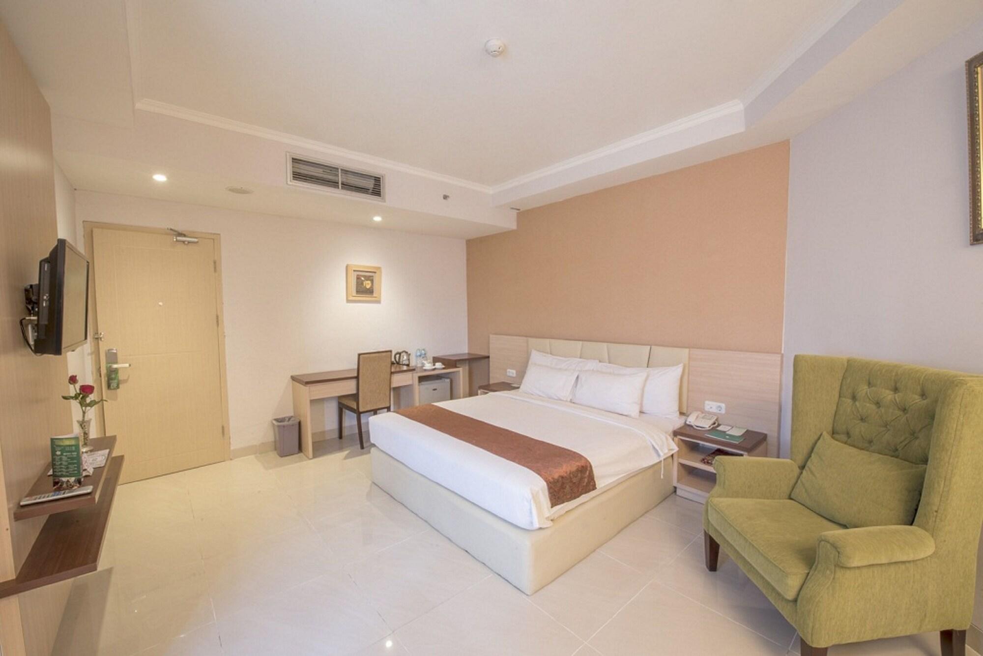 Lorin Syariah Solo Hotel Exterior photo