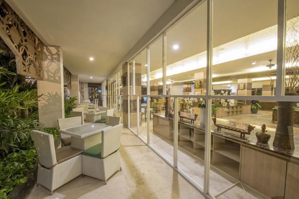 Lorin Syariah Solo Hotel Exterior photo