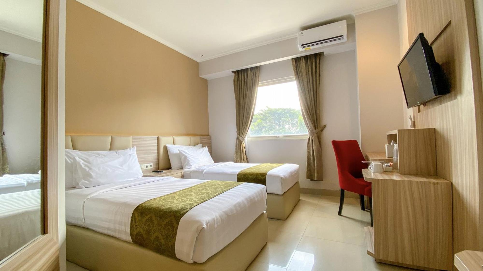 Lorin Syariah Solo Hotel Exterior photo