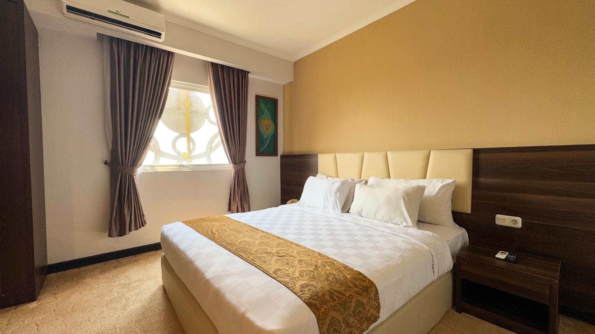 Lorin Syariah Solo Hotel Exterior photo