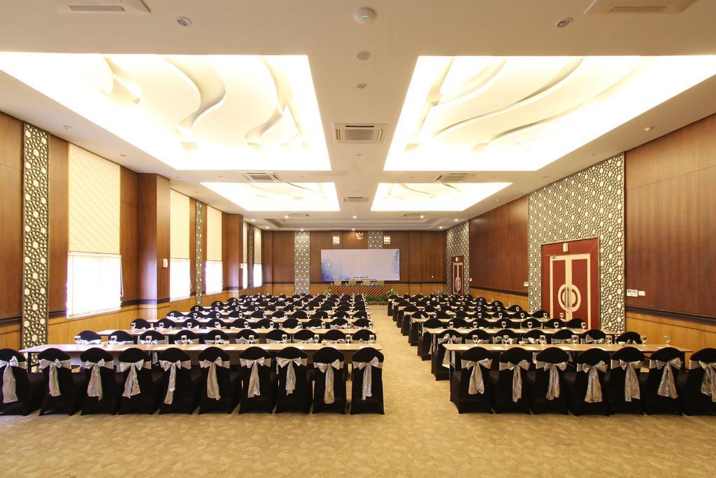 Lorin Syariah Solo Hotel Exterior photo